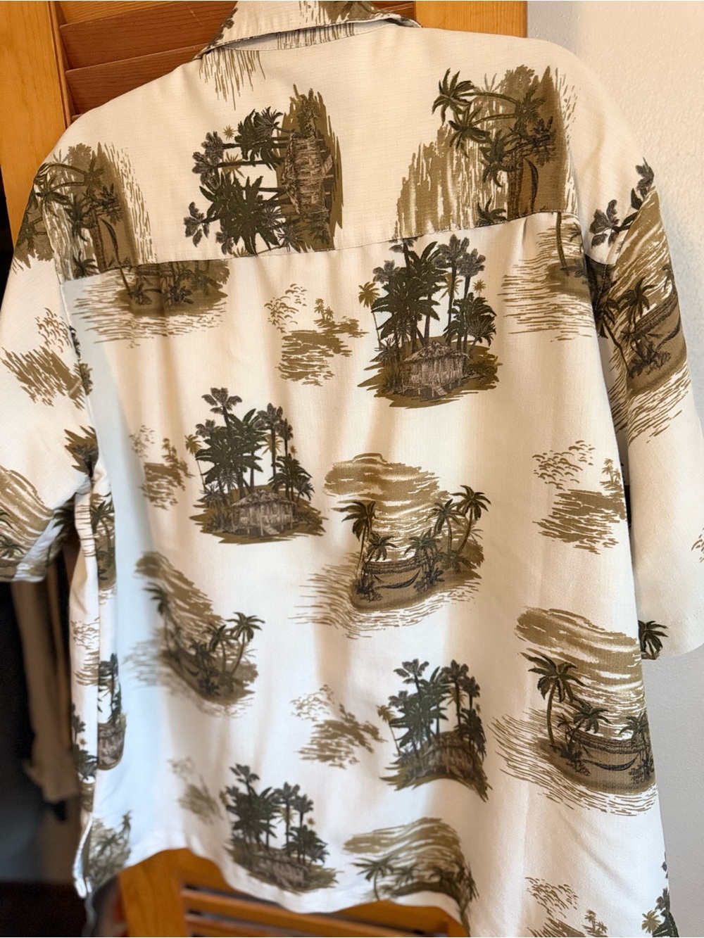 Casual Short-Sleeve Island Print Button-Down Shirt in Olive on Cream